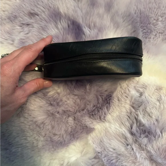 Oakley Elegant Black Clutch Bag - Picture 5 of 5